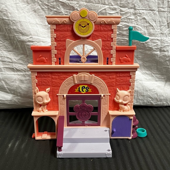 LPS Schoolhouse - Lot of 8 Pets + Accessories - Picture 4 of 8